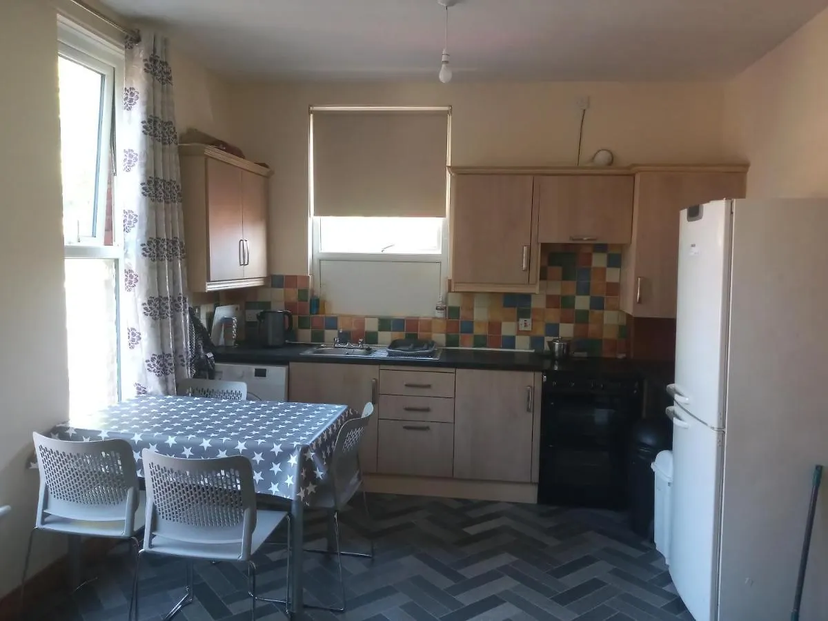 Room In Stranmillis Belfast 0*,