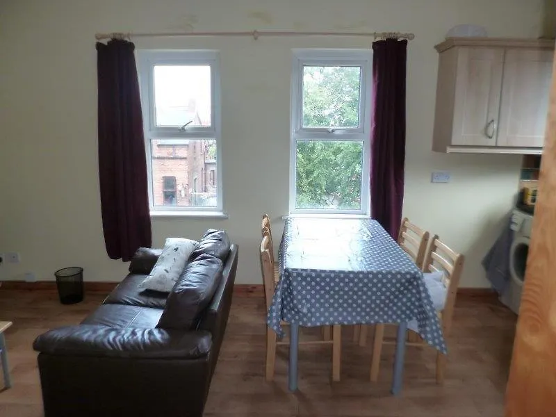 Lägenhet Room In Stranmillis Belfast